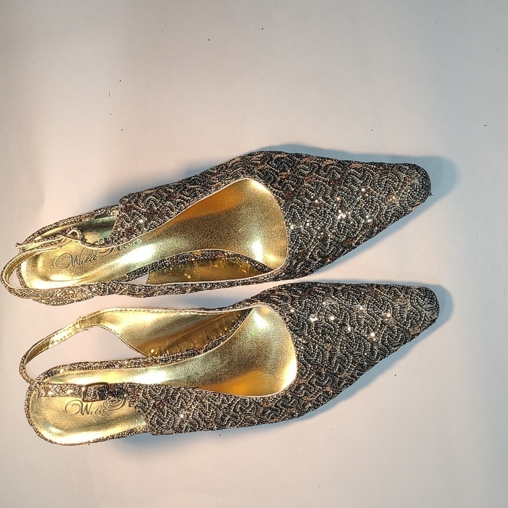 Women's Wild Rose Heels NWOT